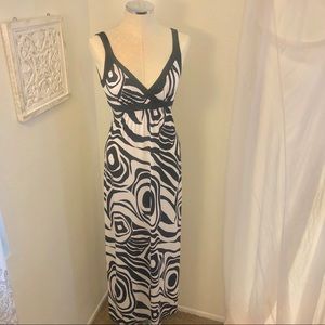 Arden B Black and White Double V Maxi Dress